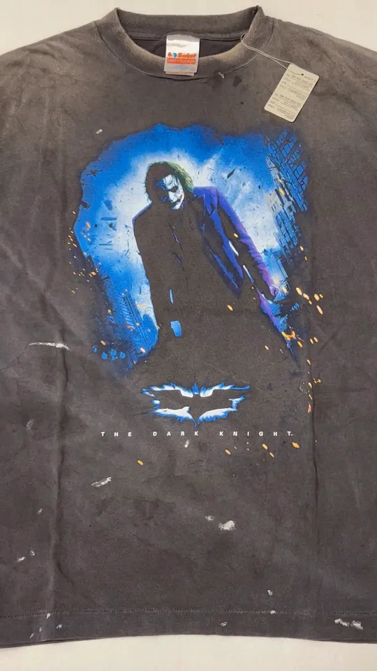 ⚠️This season’s most important Batman-Joker IP collaboration SAINT Mxxxxxx × The Dark Knight BTM_SS TEE /DARKNIGHT/BLK Dark Knight co-branded Joker Dark Knight TEE Washed black S-XL Top-notch printing technology Vector-level replica of the original details Asut ready-made garment dyeing Ma Liu fading Re-washing to make the old Authentic proofing Custom-woven correct main mark Washing mark The difference is shown in the picture and made.